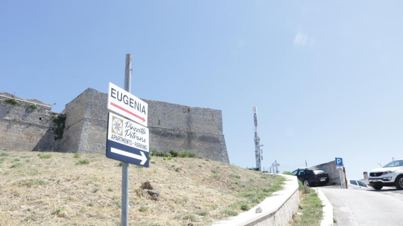Piazzetta Petrone Apartments + Parking Весте Екстериор снимка