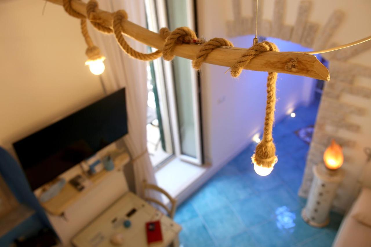 Piazzetta Petrone Apartments + Parking Весте Екстериор снимка